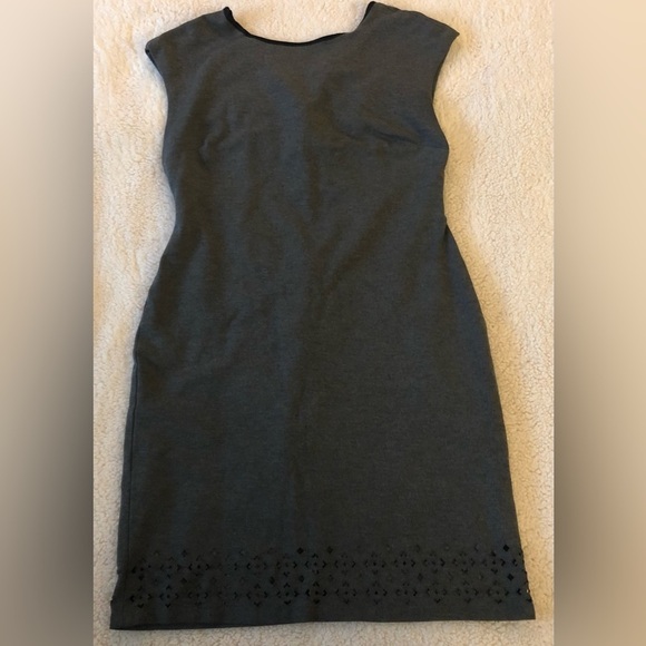 Banana Republic laser cut ponte sheath dress sleeveless size 4 - Picture 4 of 13